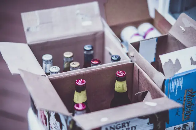 How Semi-Automatic Corrugated Folding and Gluing Machine Improves Beverage Packaging Production