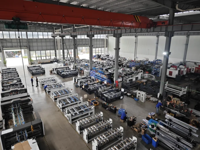 なぜ中国製段ボール折り込み接着機が世界の包装企業にとって高いコストパフォーマンスを実現する選択肢なのか