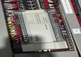 配備 200+ 訂單記憶的瓦楞紙箱糊箱機高級 PLC 控制系統